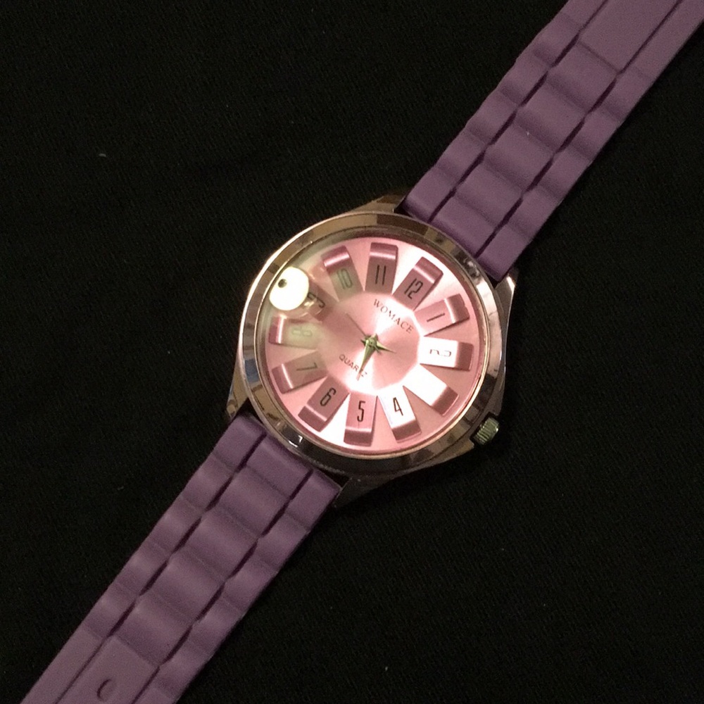 NWOT Womace ladies purple/lavender quartz watch.